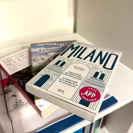 Tra Navigli E Bocconi * Milaan